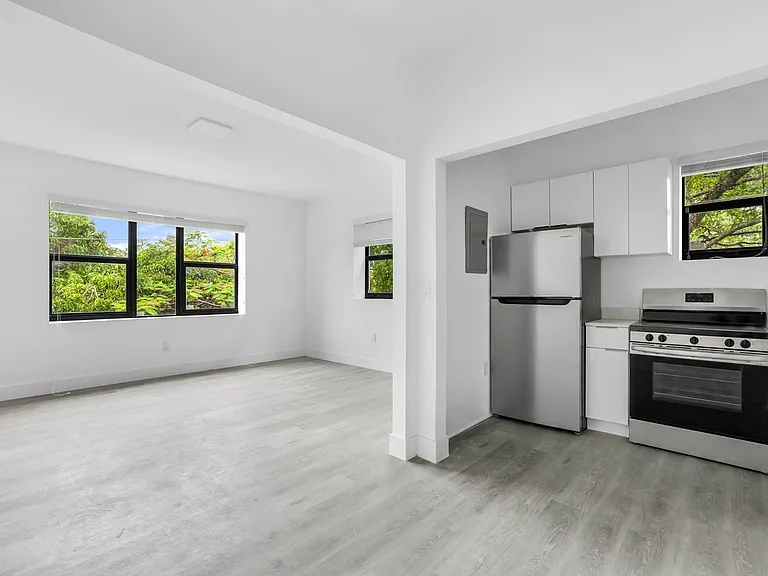 1536 Beekman — Photo 37