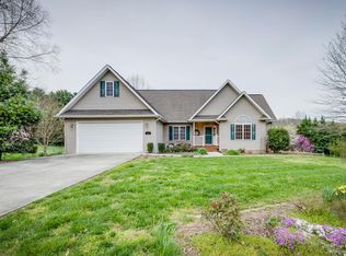 111 H R King Rd, Gray, TN 37615