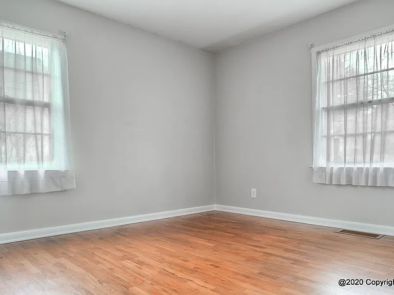 2622 Tremont St — Photo 16
