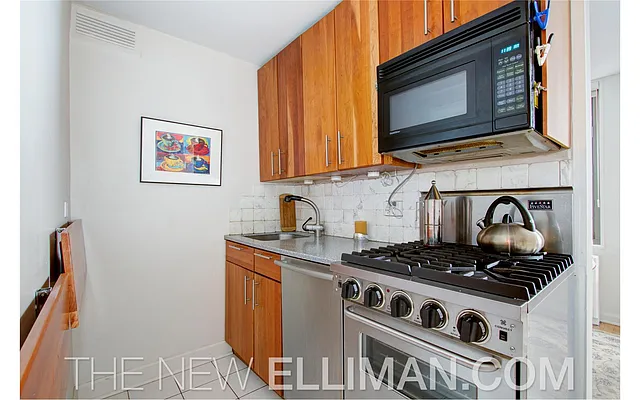 Sold by Douglas Elliman | media 4