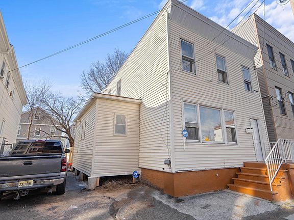 2nd image of 173-175 Lembeck Ave #2