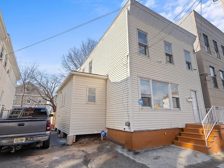 173-175 Lembeck Ave #2 — Photo 2