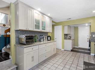 524 Westgate Dr, Edison, NJ