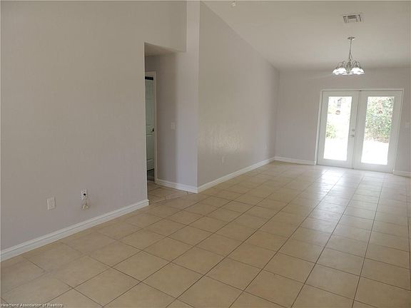 4th image of 213 Pelican Ave
