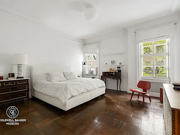 3rd image of 32 E 64th St #3NE