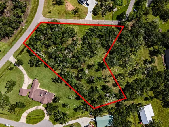 406 Thousand Oaks Dr, Angleton, TX 77515