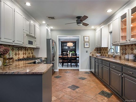4th image of 92 Parkview Dr