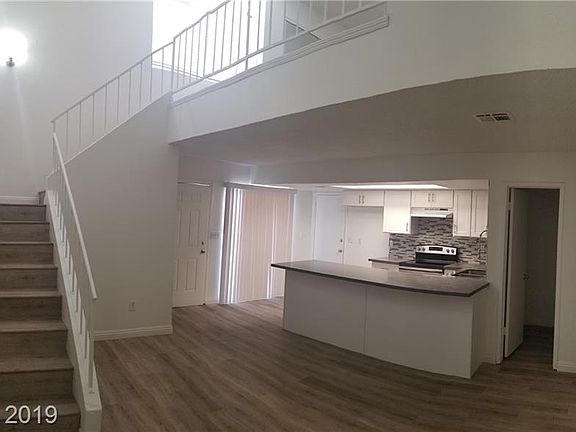 3rd image of 1128 Willow Tree Dr Unit B