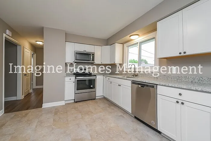 4 bed, 2.0 bath, 1251 sqft, $2,395 — Photo 4