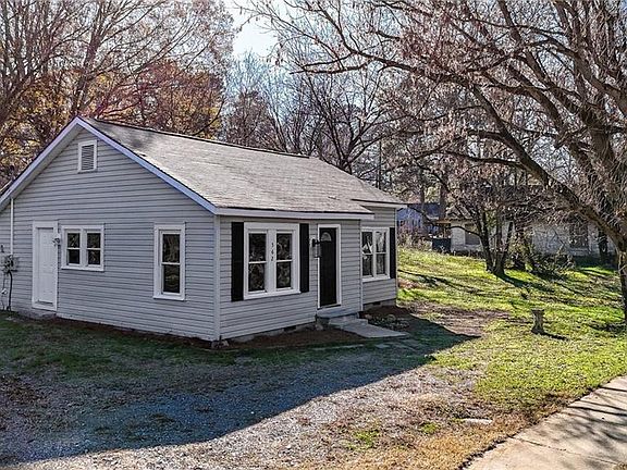 4th image of 562 Highland Ave