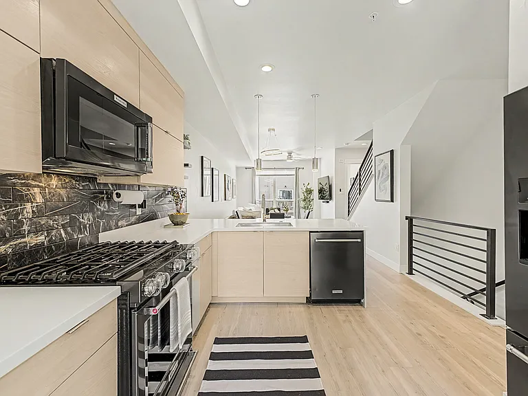 3437 W 63rd Pl — Photo 8