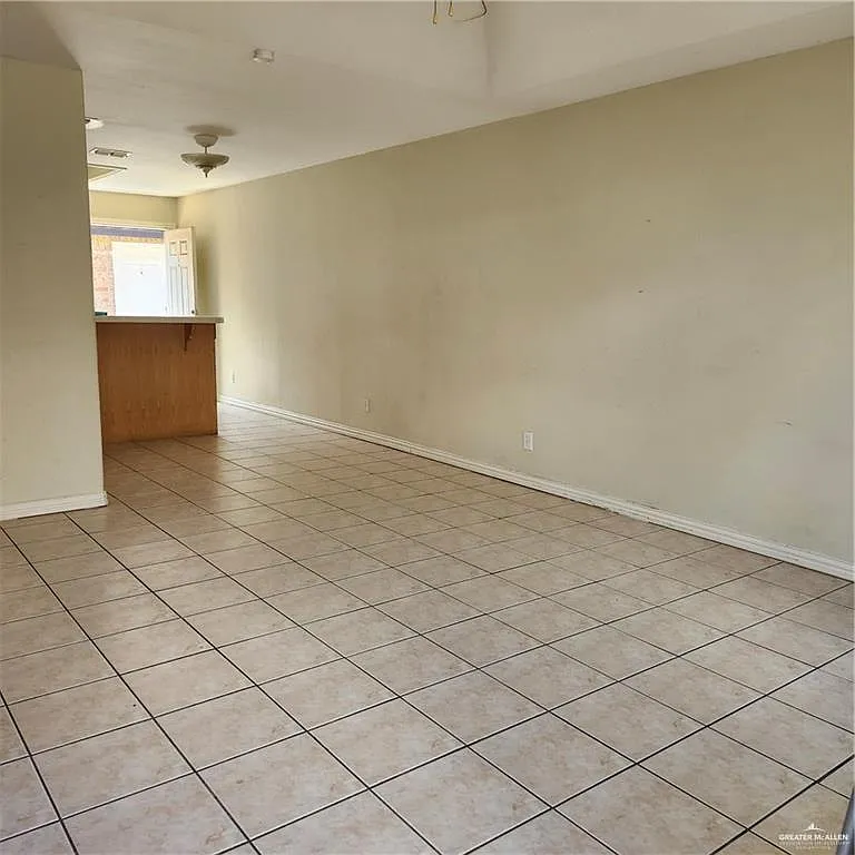 2 bed, 2.0 bath, 900 sqft, $800 — Photo 2