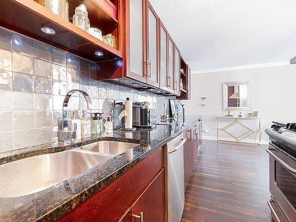 5th image of 137 E 36th St #15D
