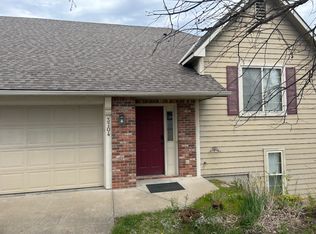 3704 Gunnison Dr, Lawrence, KS 66049