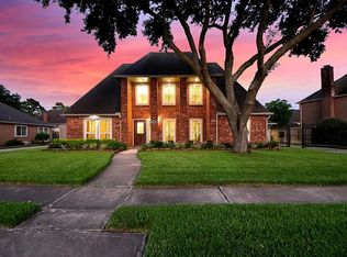 2111 Birdie Ct, Pearland, TX 77581