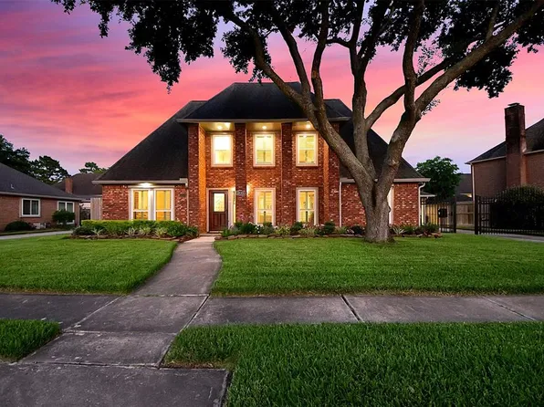2111 Birdie Court, Pearland, TX 77581