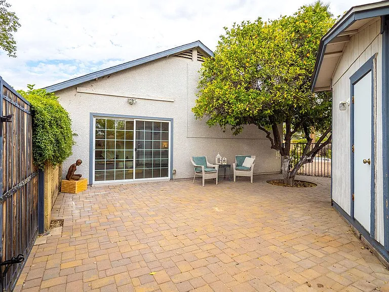 6308 W Port Royale Ln — Photo 28