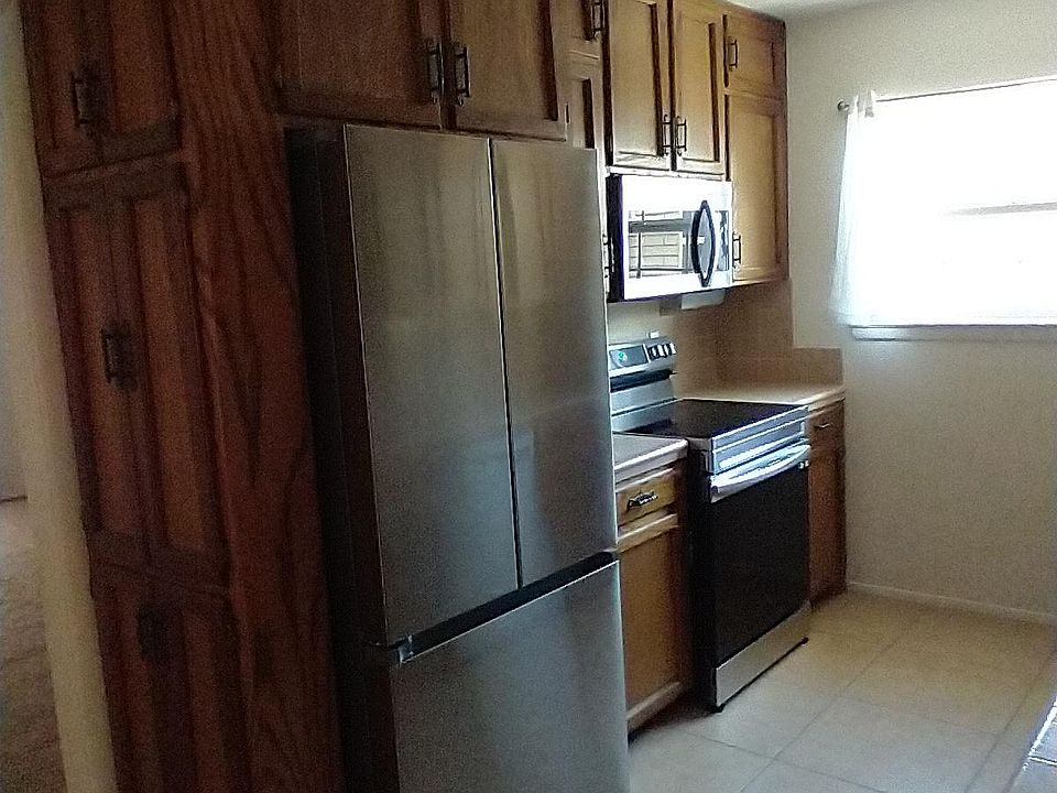 2nd image of 2333 Union Ave