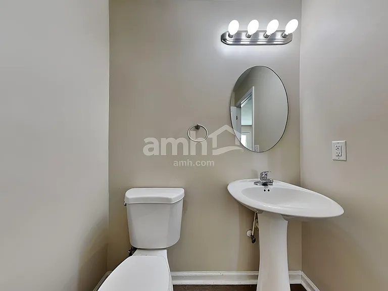 38 Lake Shore Blvd — Photo 8