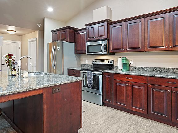 4th image of 2358 Alderwood Ave