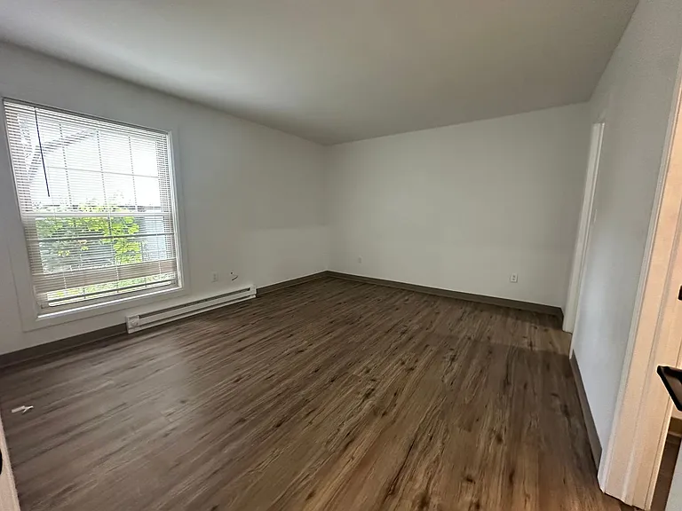 University Park Apartments near Cornell University — Photo 614