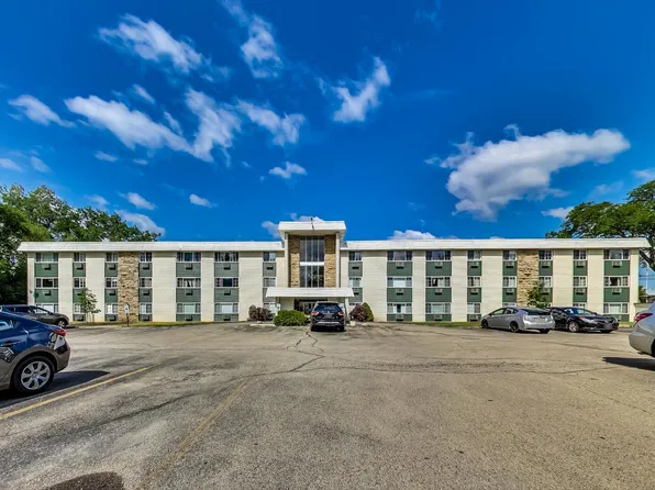 375 W Winchester Rd APT 305, Libertyville, IL 60048
