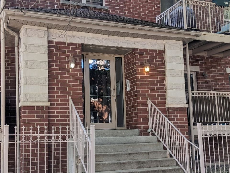 1st image of 3516 N Hamlin Ave #2