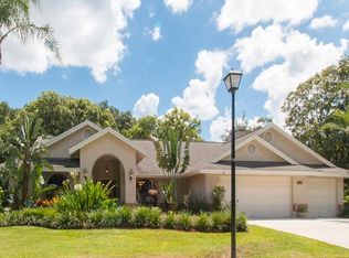 601 Surrey Ln, Lutz, FL 33549