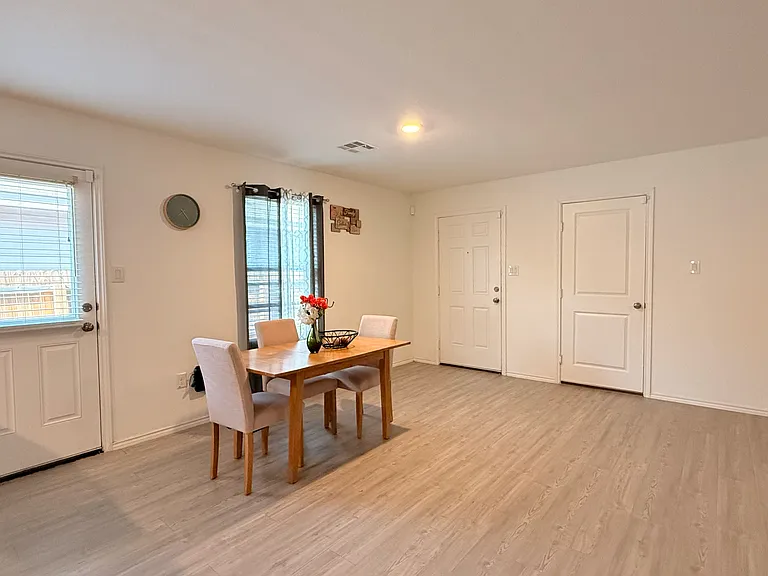 7707 Chancery Gate — Photo 5