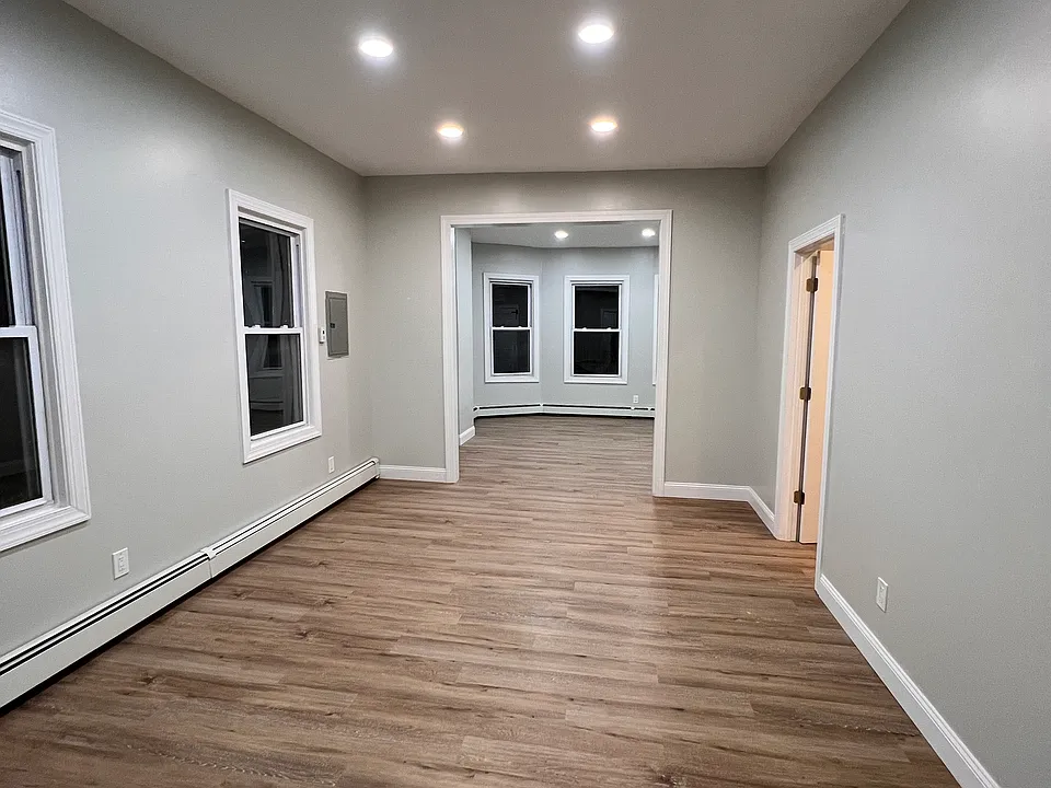 136 Belmont Ave #2