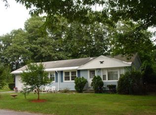 14 Hemlock St, Hudson, NH 03051