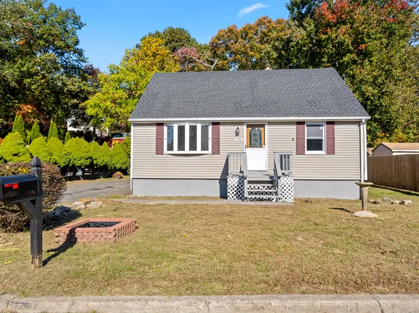 114 Sunshine Circle, Bridgeport, CT 06606