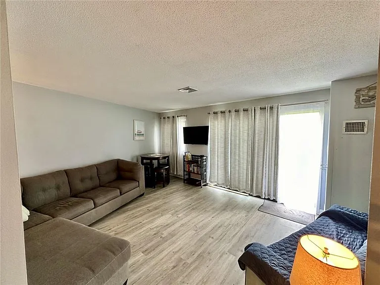 3 Capella St S — Photo 11