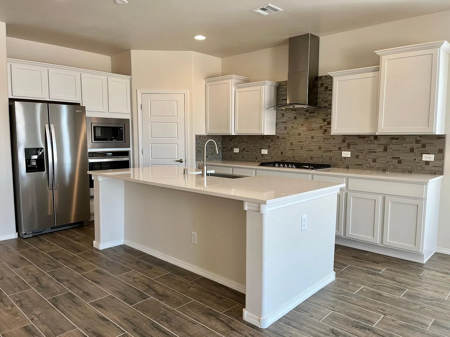 4 bed, 1929 sqft, $2,800 — Photo 3