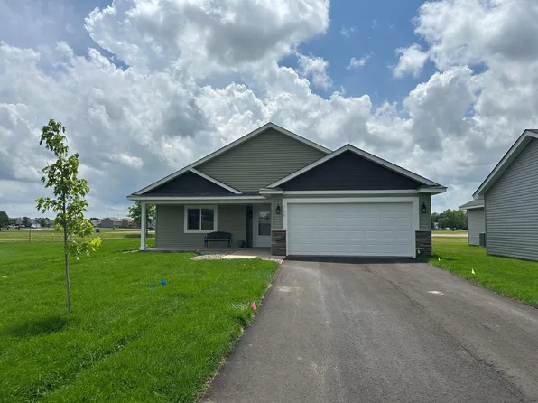 724 Cherrywood Ln NE, Isanti, MN 55040