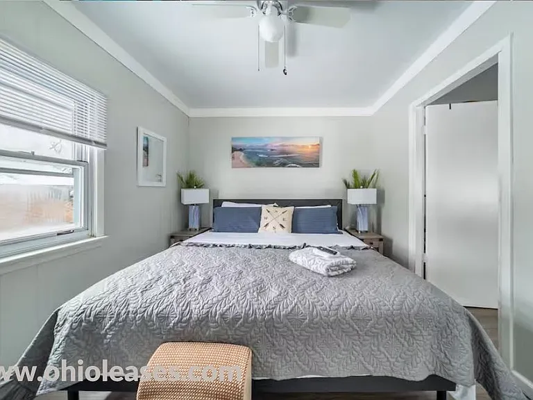 3777 Irving Park Ave — Photo 12