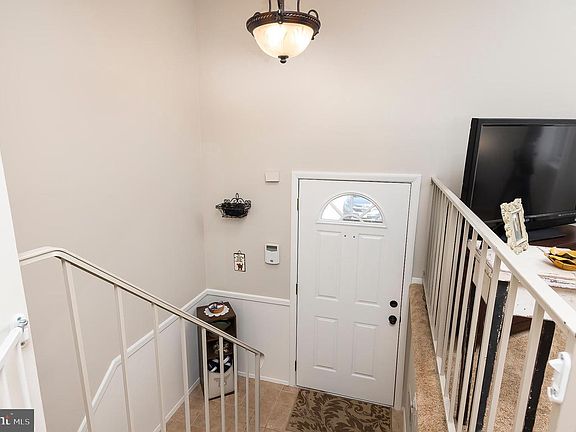 3rd image of 14 Golden Hill Ct
