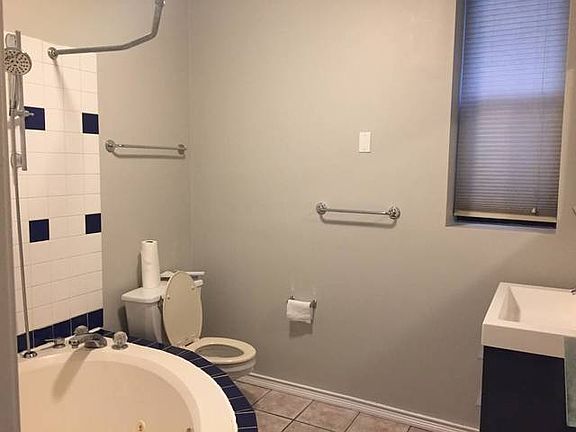 5th image of 1220 W Augusta Blvd #1