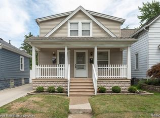 596 Notre Dame St, Grosse Pointe, MI 48230