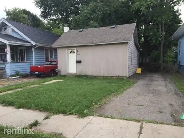 904 Dakin St, Lansing, MI 48912