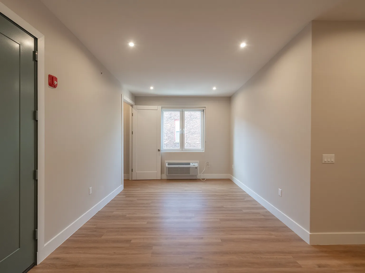 3 bed, 1375 sqft, $3,275 — Photo 3
