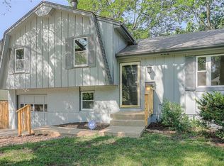 13324 Park Hills Dr, Grandview, MO 64030