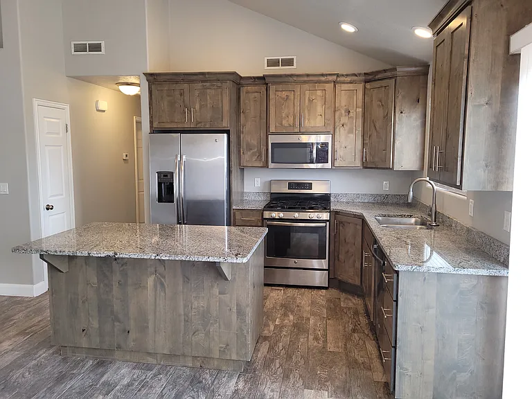 154 E 200 S — Photo 4