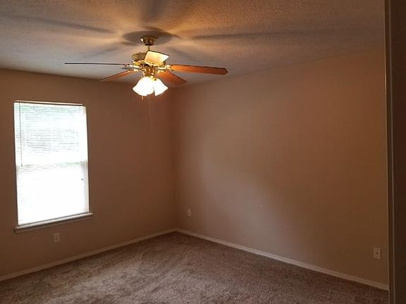 4th image of 34 Lakeshore Dr