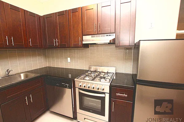 Rented by Jonis Realty | media 25