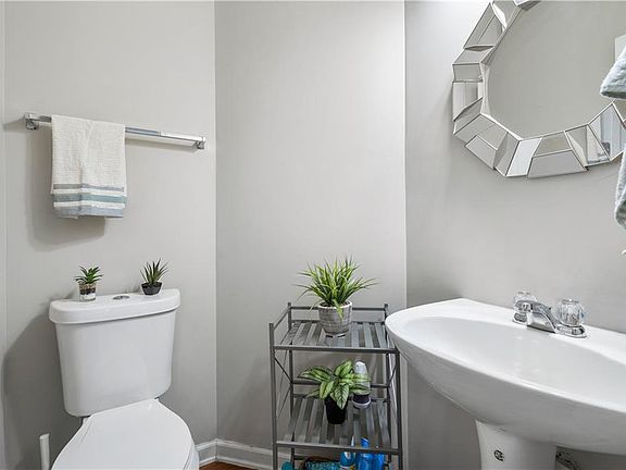 5th image of 212 Balaban Cir