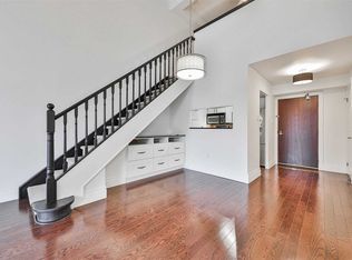 185 Robinson St #404, Oakville, ON L6J7P6