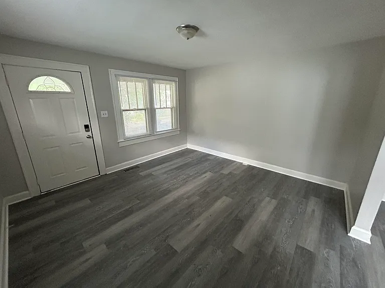 821 N Bradley Ave — Photo 6