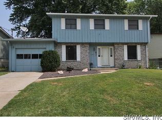 364 Hand Dr, Godfrey, IL 62035