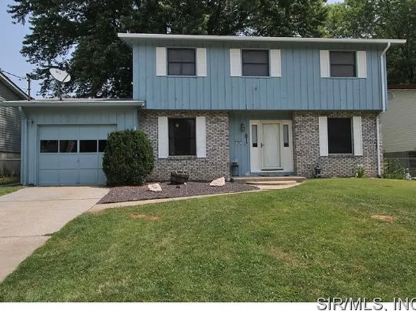 364 Hand Dr, Godfrey, IL 62035